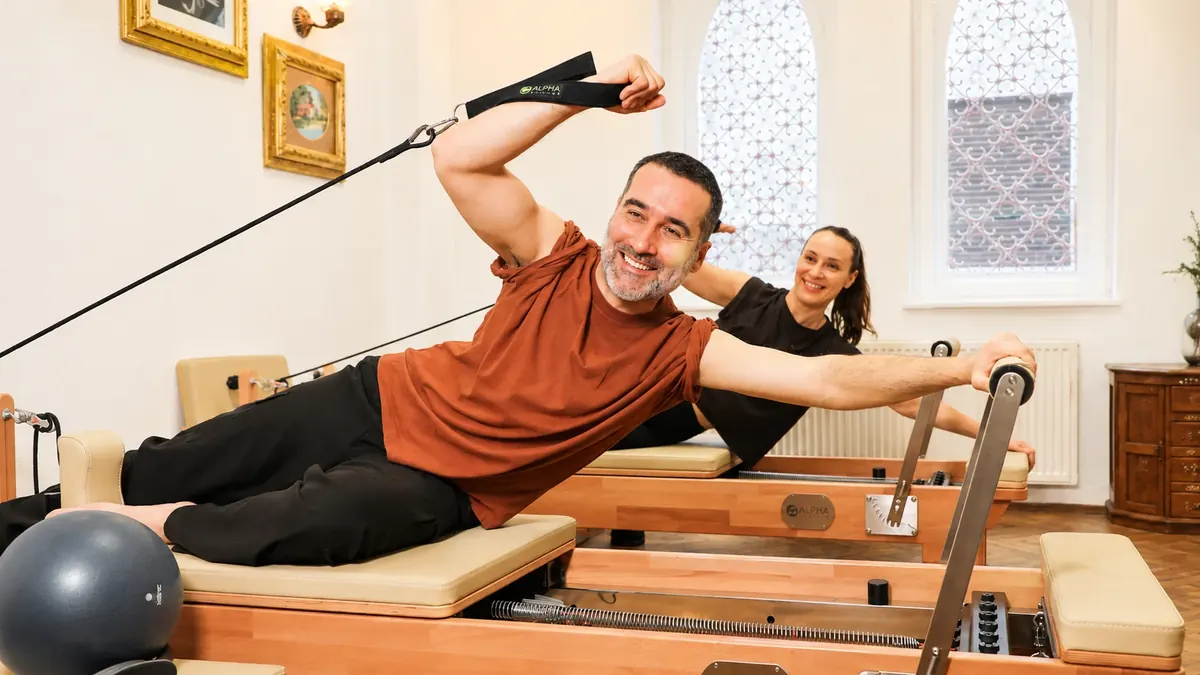 Clasă Pilates Reformer în grup mic la MerKaBa Pilates Cotroceni